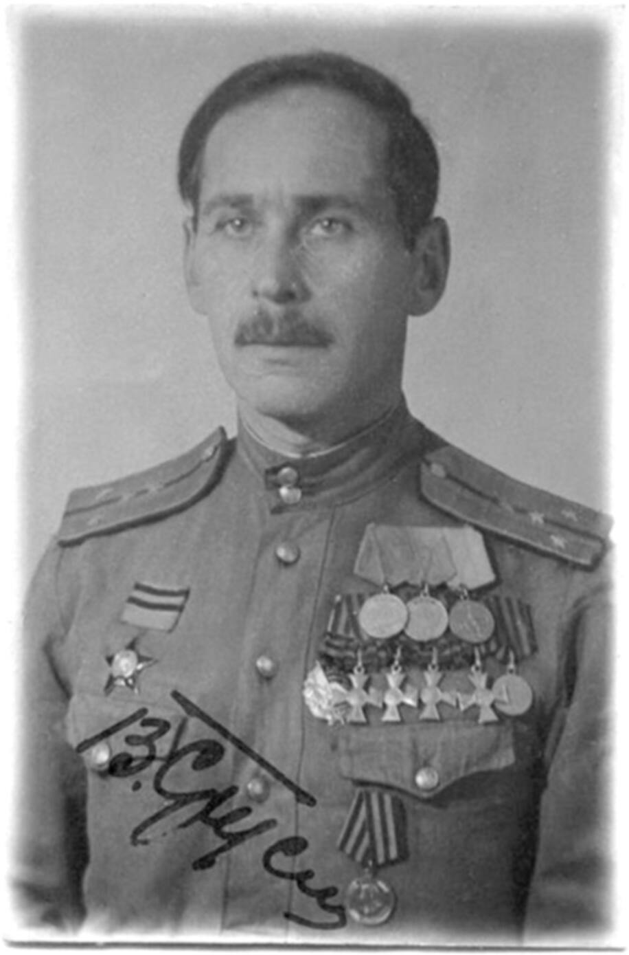 Владимир Николаевич Грусланов — первый директор Государственного военно-исторического музея А. В. Суворова в городе Ленинграде. Фото 1940-х гг.
